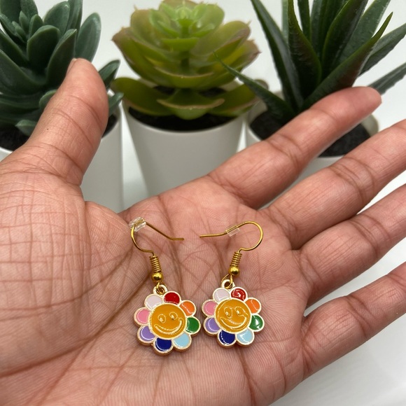 Daisy Flower Smiley Happy Face Y2K Inspired Drop Earrings - Picture 3 of 8